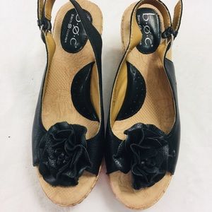 b.o.c  3 inch tan and black sandal wedges size 8